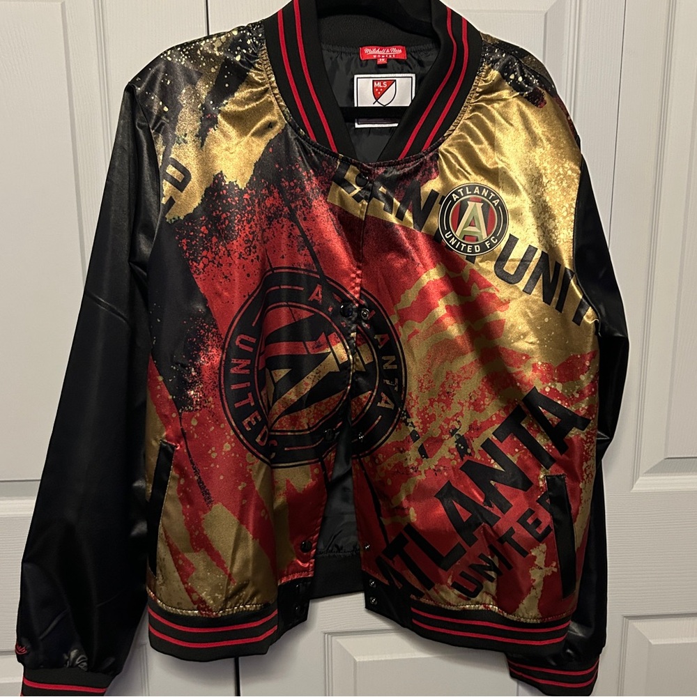 Women’s Atlanta United Mitchell and Ness Satin full zip jacket SZ 2X